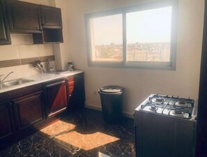 Private kitchen - Furnished apartment, Kotto - Bonamoussadi, Douala. (Région du Littoral)