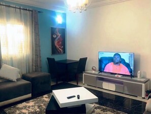TV - Furnished apartment, Kotto - Bonamoussadi, Douala. (Région du Littoral)