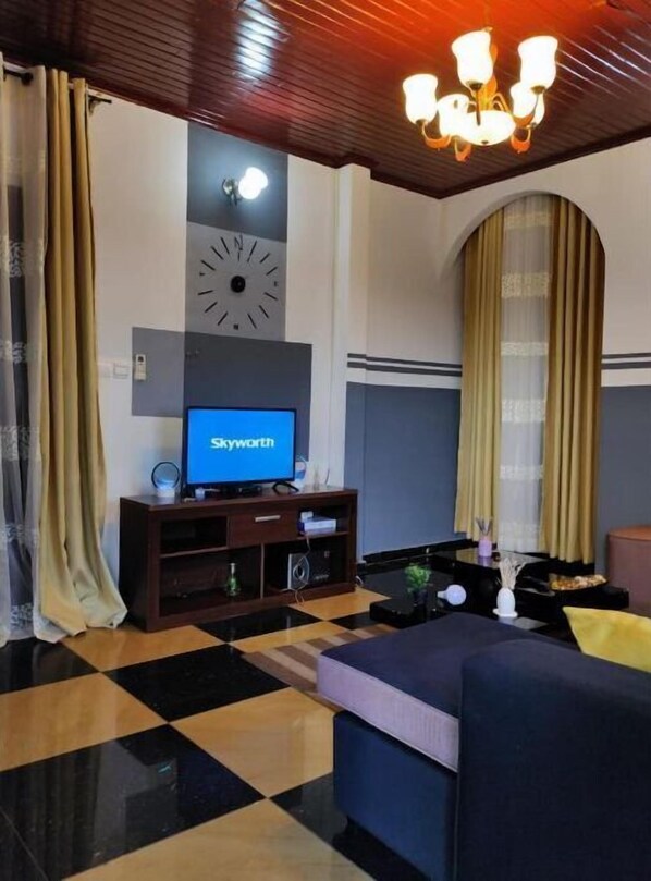 Living area - Rare Studio Nouvelle Route Omnisport, Yaounde (Yaounde Center Region)