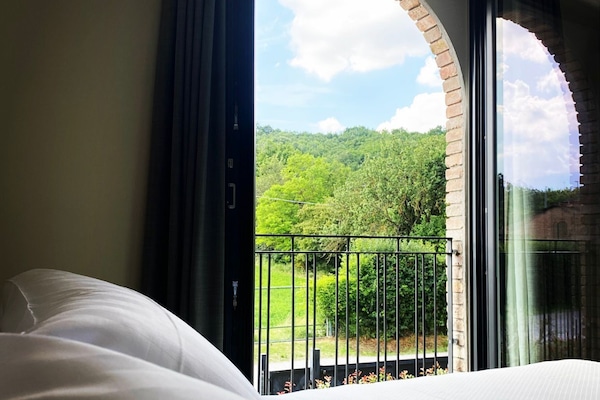 Room | Premium bedding, down comforters, in-room safe, desk