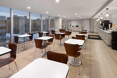 Super 8 By Wyndham Bronx Near Stadium