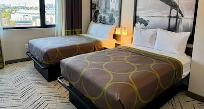 Super 8 By Wyndham Bronx Near Stadium