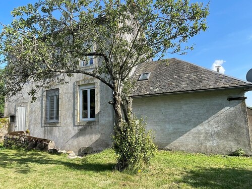 Grande maison au cœur de calme et de la verdure du Cantal