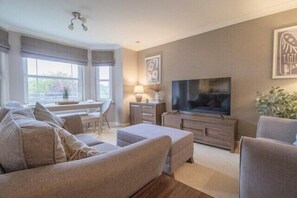 TV - Garden View Nook-2 bed apartment (Blantyre)