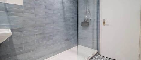 Douche, séchoir à cheveux