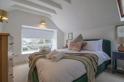 Henry Bell - Cosy 2-bedroom cottage