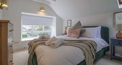 Henry Bell -2 bed in Helensburgh. Near Loch Lomond