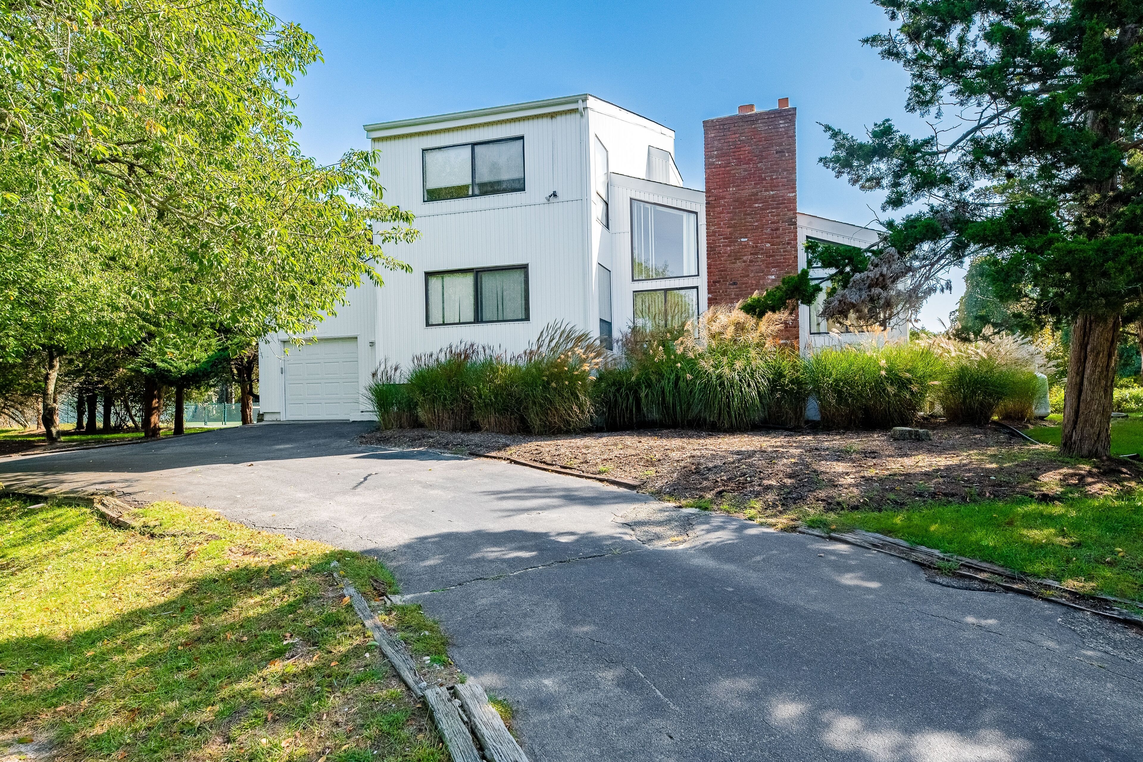 Dog-friendly modern home with private pool and tennis court, grill, W/D, & AC