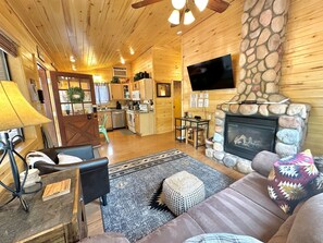 Smart TV, fireplace, DVD player - Western theme! | Amazing Spa, Fireplace and Deck! (Overgaard)