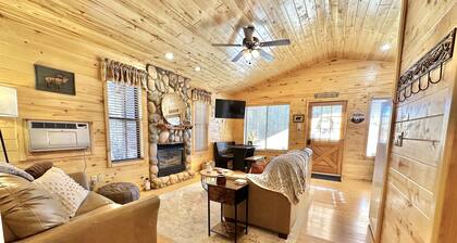 Stoney Creek | Peaceful Cabin, Couples Retreat