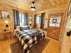 2 bedrooms, iron/ironing board, travel cot, free WiFi