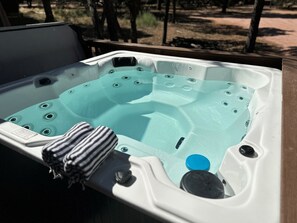 Outdoor spa tub - Juniper Grove | Loft & Personal Hot Tub! (Overgaard)
