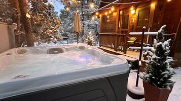 Tina de hidromasaje al aire libre