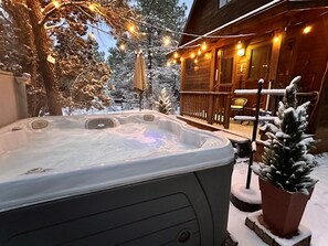 Outdoor spa tub - The Tamarack | Spa, Updated Décor, Pet Friendly! (Overgaard)