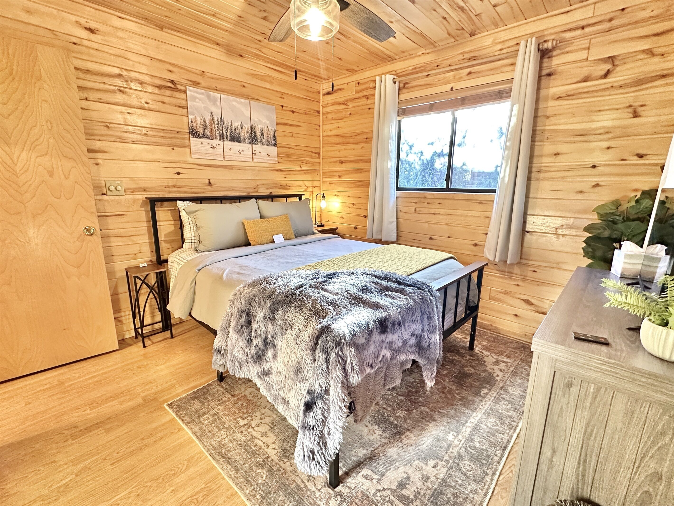 2 bedrooms, iron/ironing board, travel crib, free WiFi