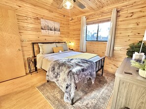 2 bedrooms, iron/ironing board, travel cot, free WiFi