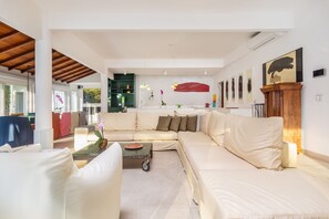 Villa | Living area