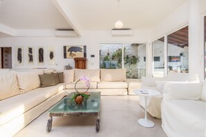 Villa | Living area | TV