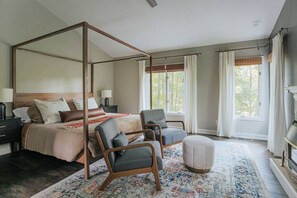 4 bedrooms, desk, iron/ironing board, travel cot