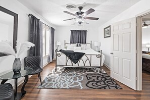 4 bedrooms, desk, iron/ironing board, free WiFi