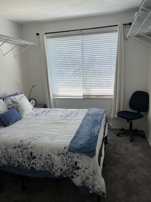 1 habitación, tabla de planchar con plancha, wifi y ropa de cama 