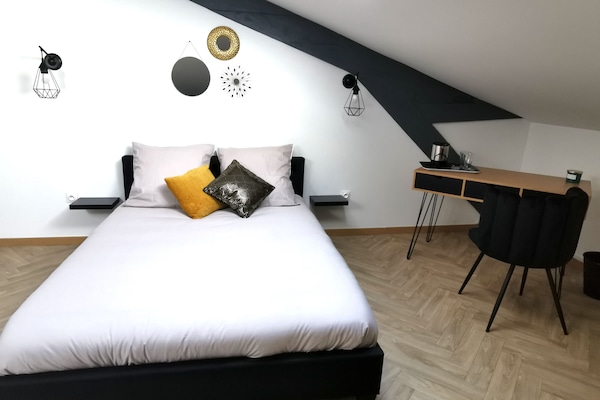 Family Room | Desk, laptop workspace, iron/ironing board, free WiFi
