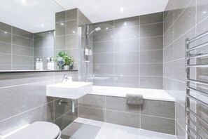 Ducha y secador de pelo