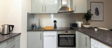 Frigorifero, microonde, forno, lavastoviglie