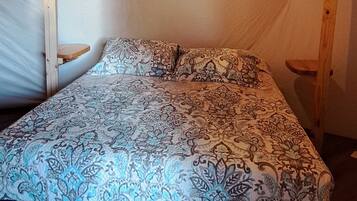 2 bedrooms, bed sheets