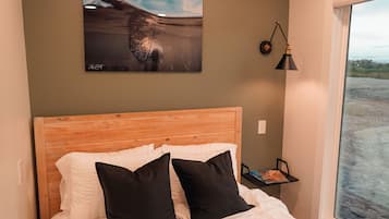 1 bedroom, bed sheets