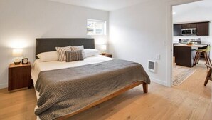 1 soverom, skrivebord, reiseseng for barn og wi-fi (inkludert)