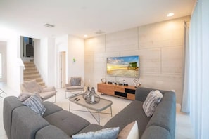 Living area - 2659. Ca. Huge and Luxury Home (Kissimmee)