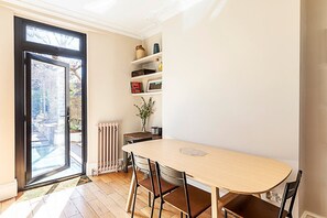 公寓 | 私人廚房 | 冷凍庫、餐桌
