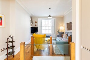 Apartment | Living room - Stylish Kings Cross Apartment With Garden Retreat (London)