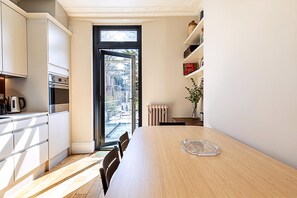公寓 | 私人廚房 | 冷凍庫、餐桌