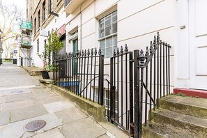 Exterior - Stylish Kings Cross Apartment With Garden Retreat (London)