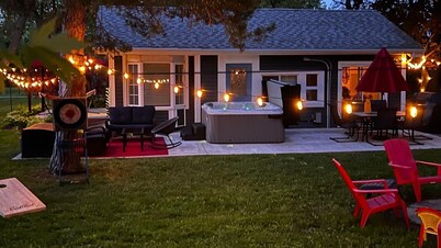 Hot tub, Lakeside, Cozy Charm!