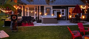 Charming Lakeside Cottage with Hot Tub!!!