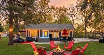 *Beach Walk, Hot Tub & Private Pickleball Gem*