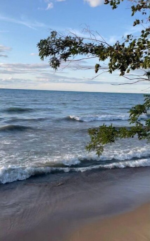 Beach - Hot tub, Lakeside, Cozy Charm! (Plympton-Wyoming)