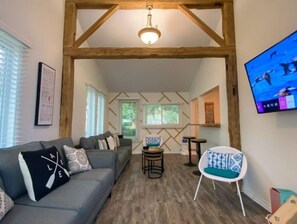 Smart TV, video games - Hot tub, Lakeside, Cozy Charm! (Plympton-Wyoming)