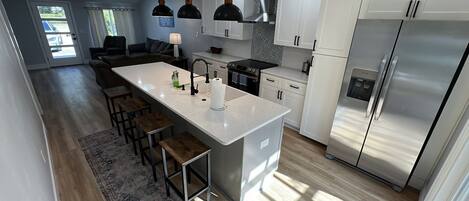 Mikrowelle, Ofen, Herdplatte, Geschirrspüler