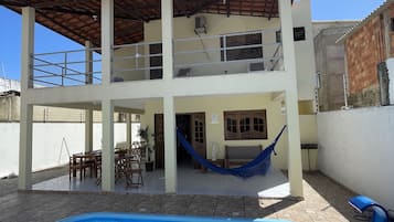 Kolam renang outdoor
