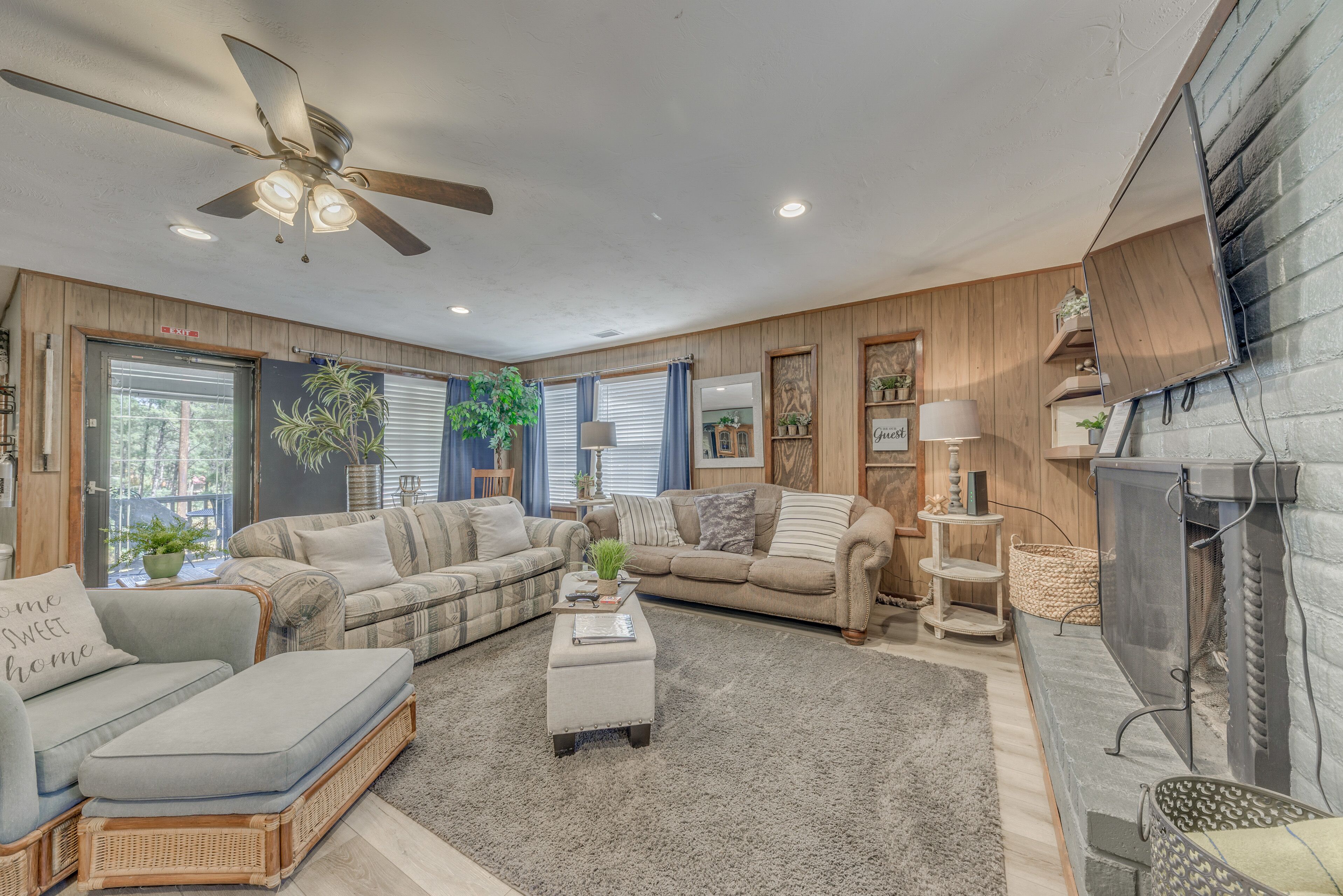 Ruidoso Cabin w/ Private Hot Tub ~ 1 Mi to Midtown