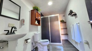 Handtücher, Seife, Toilettenpapier