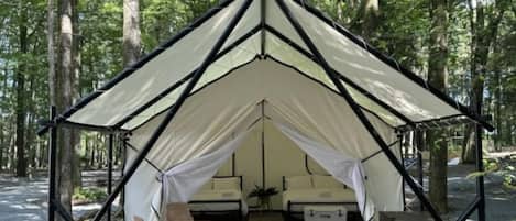 Standard Tent, 2 Queen Beds