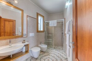 Apartment | Bathroom - SUITE VISTA MARE (Santa Cesarea Terme)