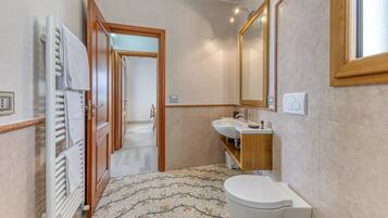 Apartment | Bathroom