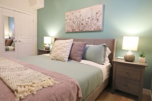 2 室のベッドルーム、アイロン / アイロン台、WiFi (無料)、ベッドシーツ