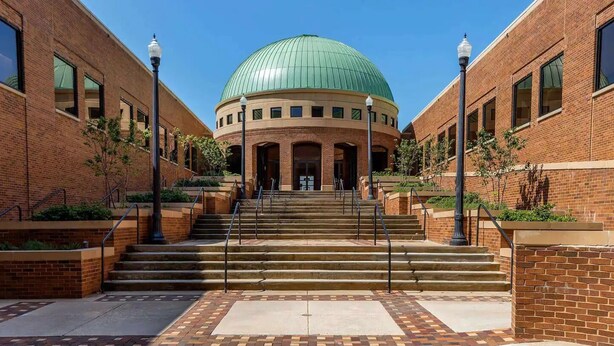 A building with a large green dome, brick walls, and a central staircase leading to the entrance. - Private Birmingham Retreat Near Red Mountain Park!

 (Birmingham)